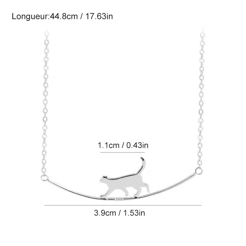 Collier à Clavicule avec un Mignon Chat qui Marche